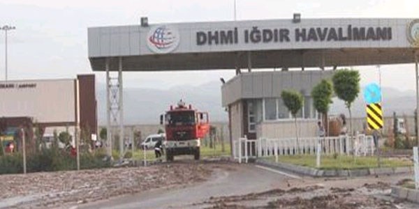 Sel, Iğdır havaalanı duvarını yıktı