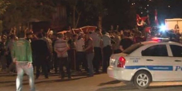 Başbakanın evine yürümek isteyen gruba polis müdahalesi