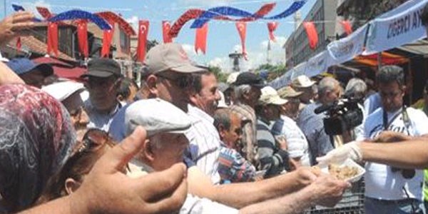 Edirne'de 2 ton ücretsiz ciğer dağıtıldı