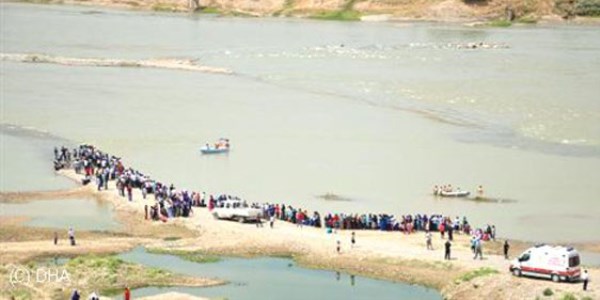 Dicle Nehri'ne giren 2 çocuktan biri kayboldu, diğeri baygın çıkarıldı
