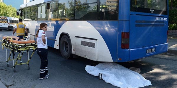 Belediye otobüsünün çarptığı üniversite öğrencisi hayatını kaybetti