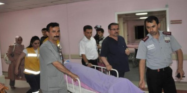 Geziden dönen öğrenci minibüsü devrildi: 17 yaralı