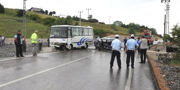 Sinop'ta kaza: 2 ölü, 11 yaralı