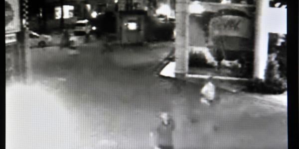 Adana'da da göstericilere karşı sopalı sivillerle müdahale