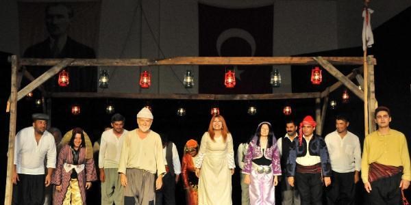 İlk gerçekçi köy romanı 'Karabibik' tiyatro oyunu oldu