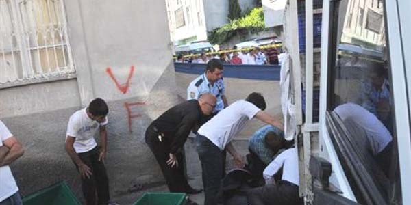 Kamyonetin altında kalan 5 yaşındaki çocuk öldü