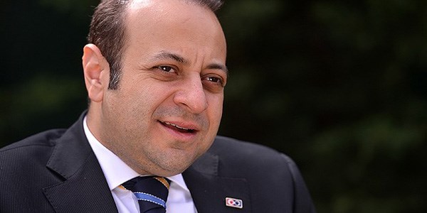 Erasmus öğrencileri, Bağış'ın girişimiyle serbest bırakıldı