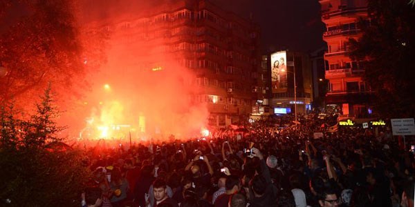 Kızılay'da trafiği kapatan eylemcilere müdahale