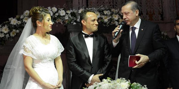 Erdoğan ve Arınç, nikah şahidi oldu