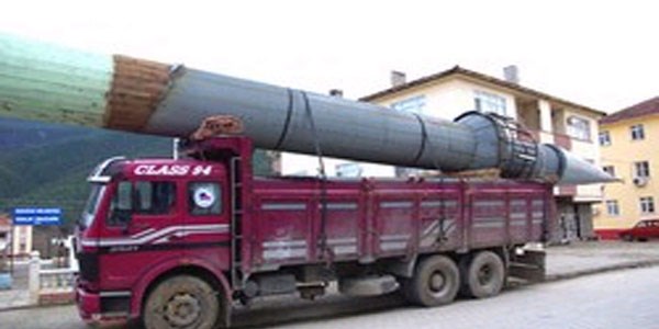 Caminin 20 metrelik minaresi kamyonetle taşındı