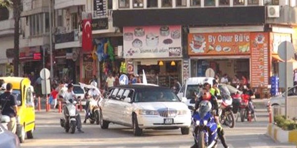 Limuzin ve motosikletli gezi parkı eylemi