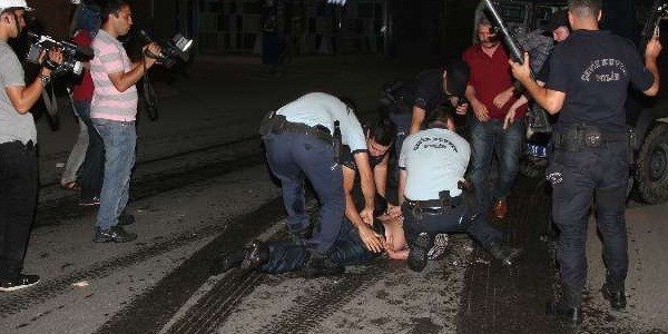 Karşıt görüşlü gruplar karşı karşıya geldi