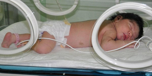 Zeki bebek için 3 ay emzirin