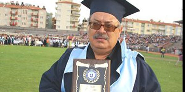 Önce emekli, sonra üniversite mezunu oldu