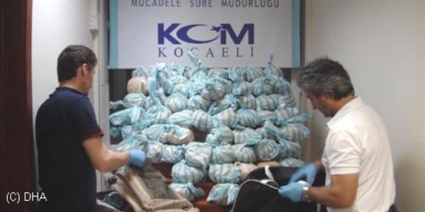 Astsubayın otomobilinden 73 kilo esrar ile 6 kilo eroin çıktı