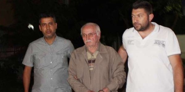 Satırla evine girmek isteyen damadını öldürdü