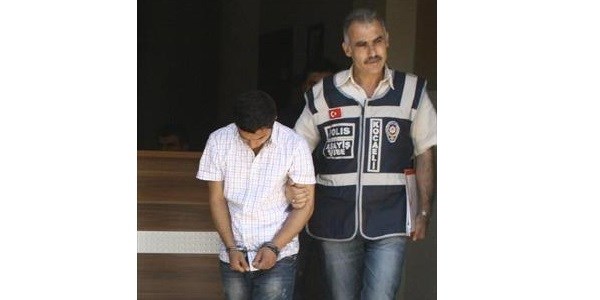 Okulun bilgisayarlarını çalıp arkadaşına satmış