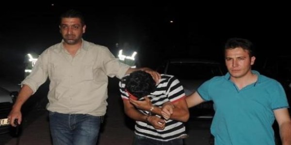 Emanet araçla inşaattan demir çalarken yakalandılar