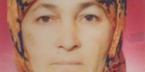 Kuzineyi yakarken eteği tutuşan kadın öldü