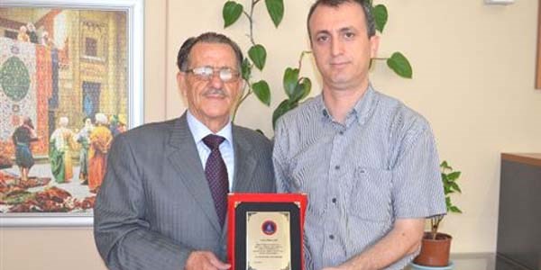 63 yaşında gençlere örnek oldu