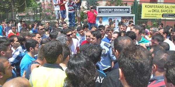 Marmaris'te esnaf sokağa döküldü