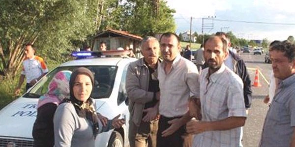 Minibüsle otomobil çarpıştı: 1 ölü, 7 yaralı