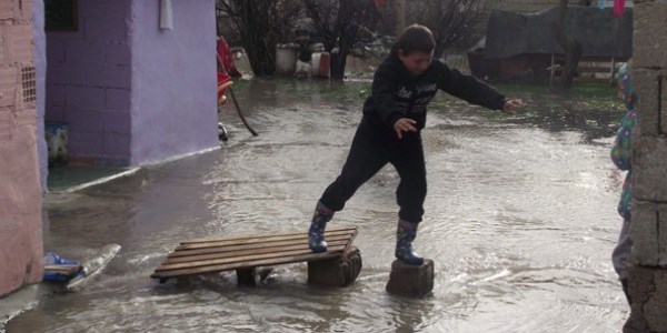 Kütahya'da binaları su bastı