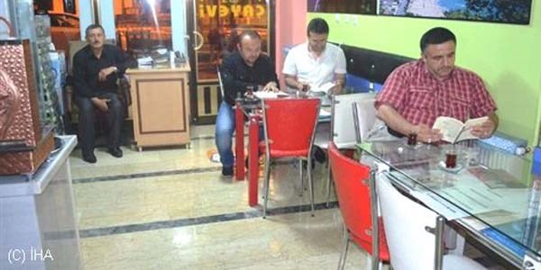 Kütüphane gibi çayevi