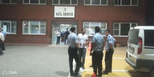 Uyarıda bulunan polisi dövdüler