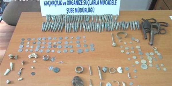 Evinde tarihi eser ve silah bulunan şüpheli gözaltına alındı