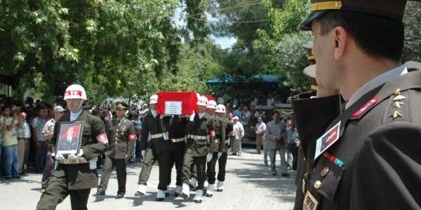 Şehit astsubay toprağa verildi