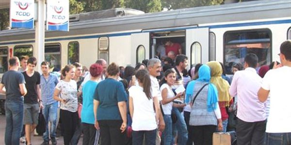 Trenler LYS nedeniyle doldu taştı