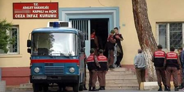 Firar eden mahkum 1 saatte yakalandı