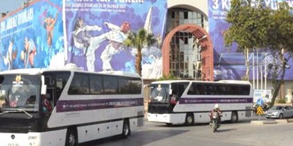 Akdeniz Oyunları'na katılan sporcular kenti gezdi