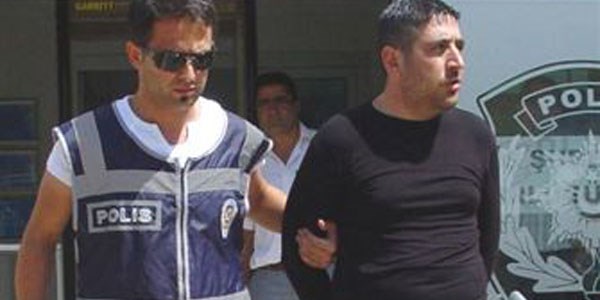 Sahte çeki düşük fiyata bozdurmak isterken yakalandılar