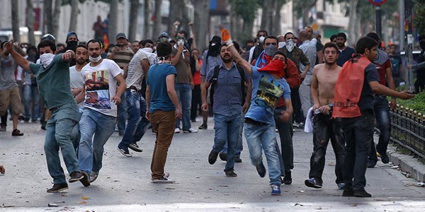 İstanbul'da 87 kişi serbest, 13 tutuklama istemi