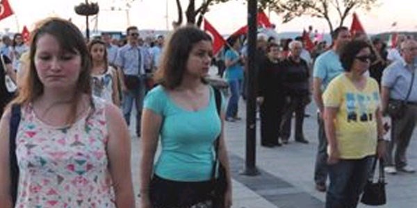 Troia atı önünde 'Duran Adam' eylemi