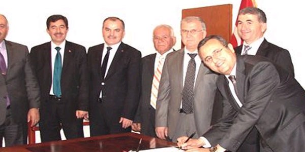 Babaları için okul yaptıracaklar