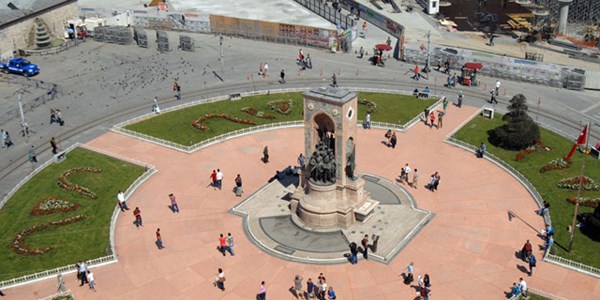 Taksim'de hayat normale dönmeye başladı