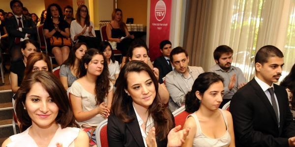 82 genç, TEV bursuyla yurt dışında geleceğe hazırlanacak