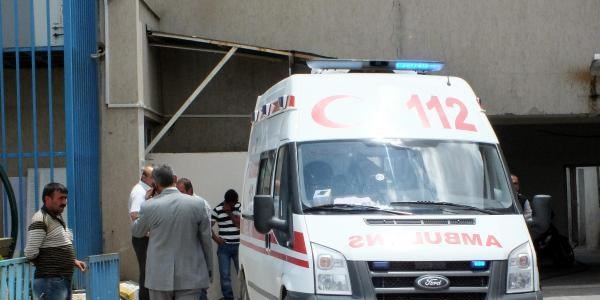 Manevra yapan kamyonun altında kalan işçi öldü
