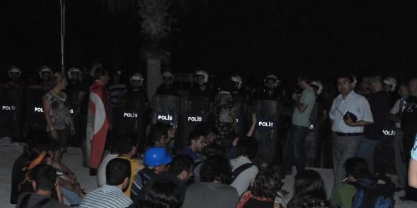 Mersin'de eylem çadırlarına gece baskını