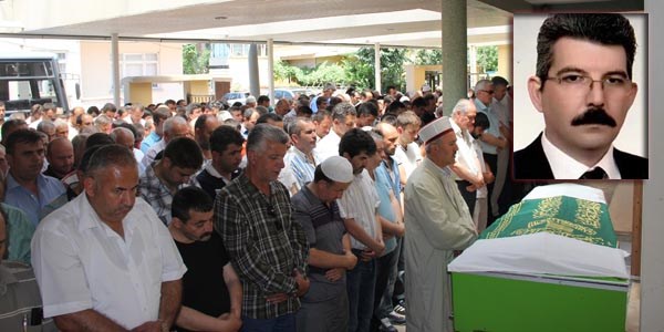 Kalp krizi geçiren öğretmen hayatını kaybetti