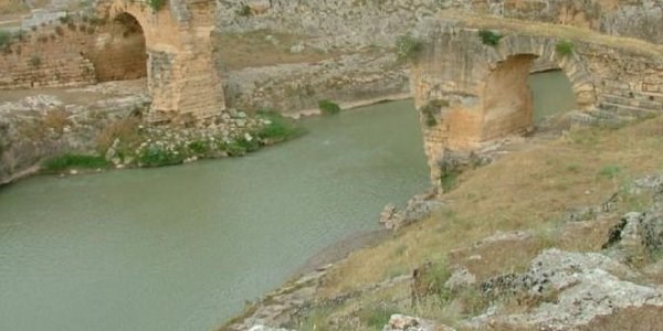 Kahta Çayı'na giren genç hayatını kaybetti