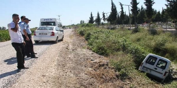 Köpeğe çarpmamak için kanala uçtu
