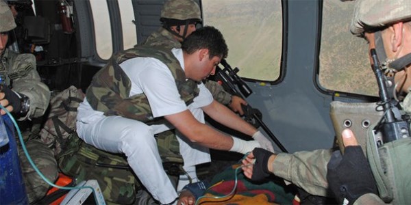 Askeri helikopter yaylaya doğum için indi