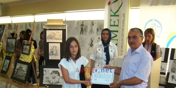 Samek'te yıl sonu sergisi açıldı