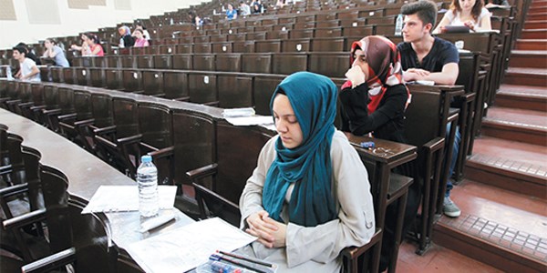 Başarılı üniversite öğrencisine akademisyen maaşı kadar burs