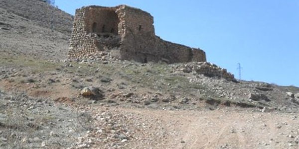 Gercüş'teki tarihi han bakımsızlıktan dökülüyor