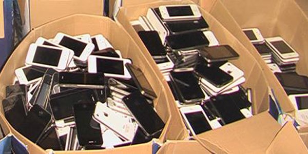 Tek seferde kaçak 36 bin akıllı telefonu ele geçirildi